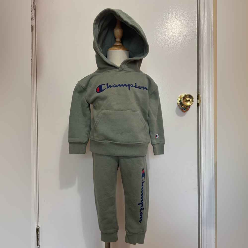 Champion Green Sweatshirt and Joggers Set
